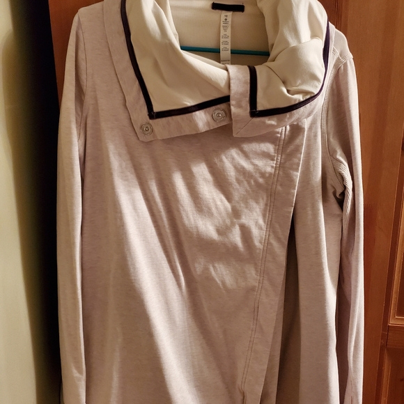 Lululemon Savasana Wrap - Picture 3 of 3